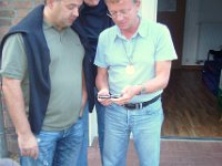 2008-08-30 19Uhr09-Trassenheide-058  Fehlt nie - der jährliche, wer hat das besser Handy - Vergleich